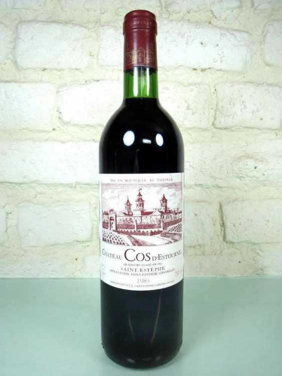 Вино "Chateau Cos d'Estournel" 1983 года.