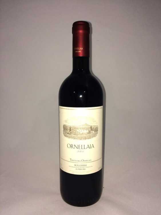 Вино "Ornellaia" 2005 года.