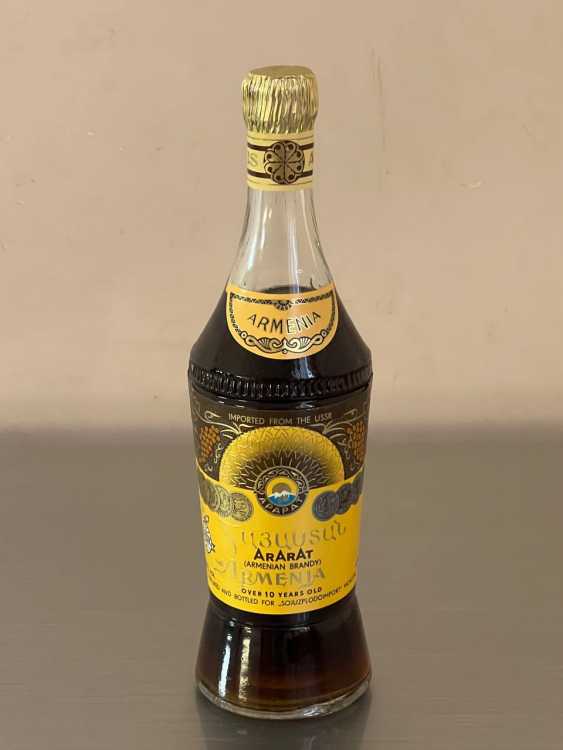 Армянский "Армения 10 лет" 80-е. 0,5 л. Экспортный. СССР. 