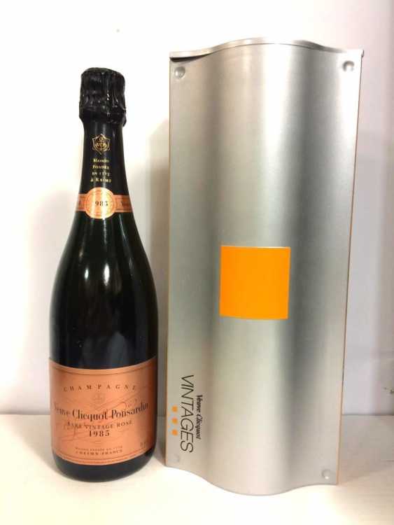 Шампанское "Veuve Clicquot Rose" 1985 года.