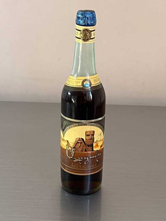 ​Армянский "Арцах 8-9 лет". Начало 90-х. 0,5 л. Редкий.