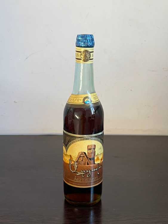 ​Армянский "Арцах 8-9 лет". Начало 90-х. 0,5 л. Редкий.