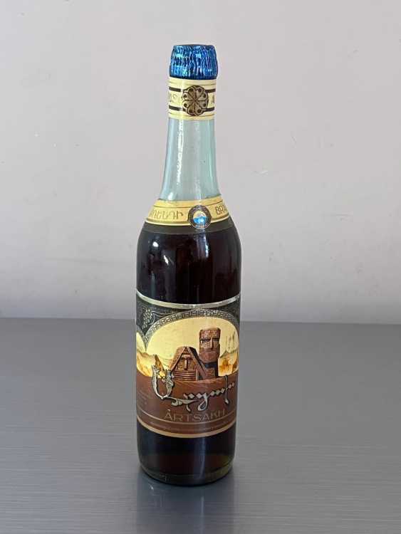 ​Армянский "Арцах 8-9 лет". Начало 90-х. 0,5 л. Редкий.