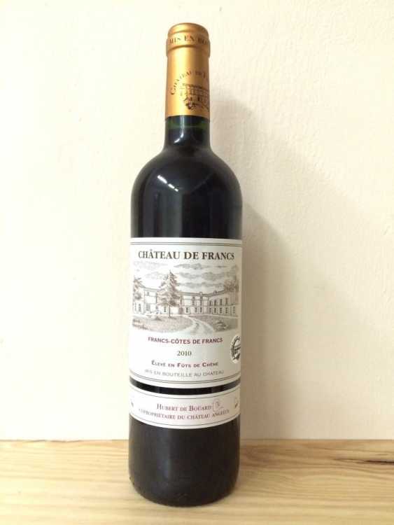 Вино "Chateau De Francs" 2010 года.