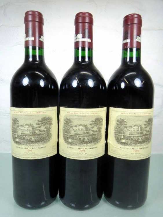 Вино "Chateau Lafite Rothschild" 1995 года.