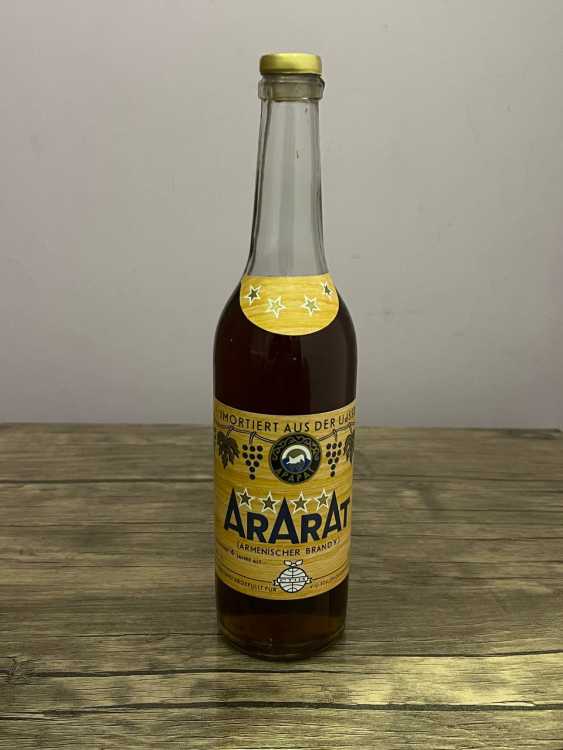 Армянский "Арарат 4 звезды" 1986 года.0,5 л. СССР. Экспортный.