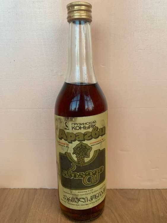 Грузинский "Арагви 4 года" 80-е  года. 0,5 л. СССР.