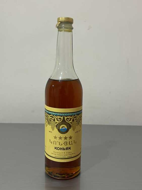Армянский "4 звезды" 1977 года. 0,5 л. СССР. Московский з-д.
