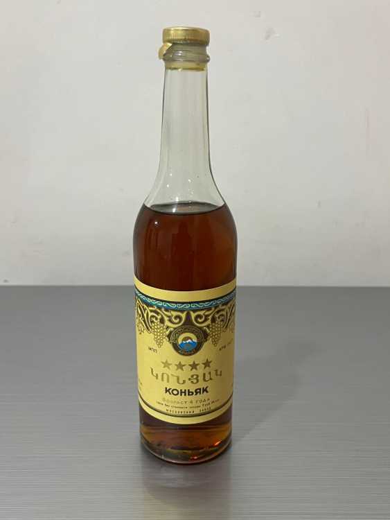 Армянский "4 звезды" 1977 года. 0,5 л. СССР. Московский з-д.
