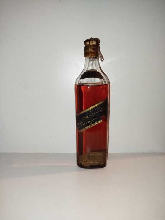 Johnnie Walker Extra Special Highland Whisky, no size, no abv; Guaranteed Over 12 years Old, By appointment to the late King George V Johnnie Walker Extra Special Highland Whisky, no size, no abv; Guaranteed Over 12 years Old, By appointment to the late King George V