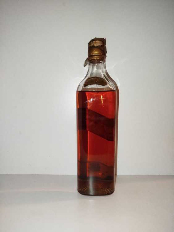 Johnnie Walker Extra Special Highland Whisky, no size, no abv; Guaranteed Over 12 years Old, By appointment to the late King George V Johnnie Walker Extra Special Highland Whisky, no size, no abv; Guaranteed Over 12 years Old, By appointment to the late King George V