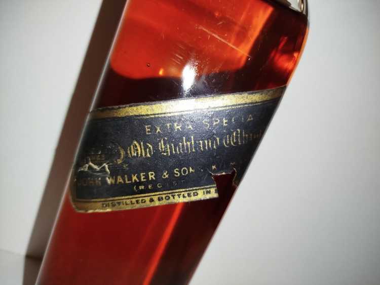 Johnnie Walker Extra Special Highland Whisky, no size, no abv; Guaranteed Over 12 years Old, By appointment to the late King George V Johnnie Walker Extra Special Highland Whisky, no size, no abv; Guaranteed Over 12 years Old, By appointment to the late King George V