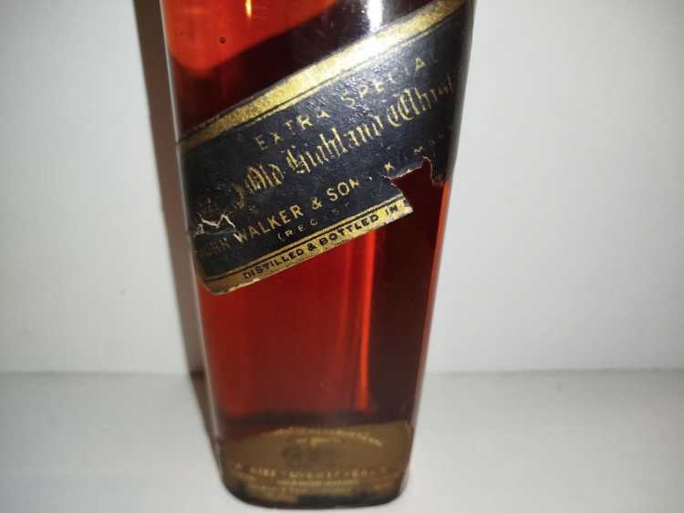 Johnnie Walker Extra Special Highland Whisky, no size, no abv; Guaranteed Over 12 years Old, By appointment to the late King George V Johnnie Walker Extra Special Highland Whisky, no size, no abv; Guaranteed Over 12 years Old, By appointment to the late King George V