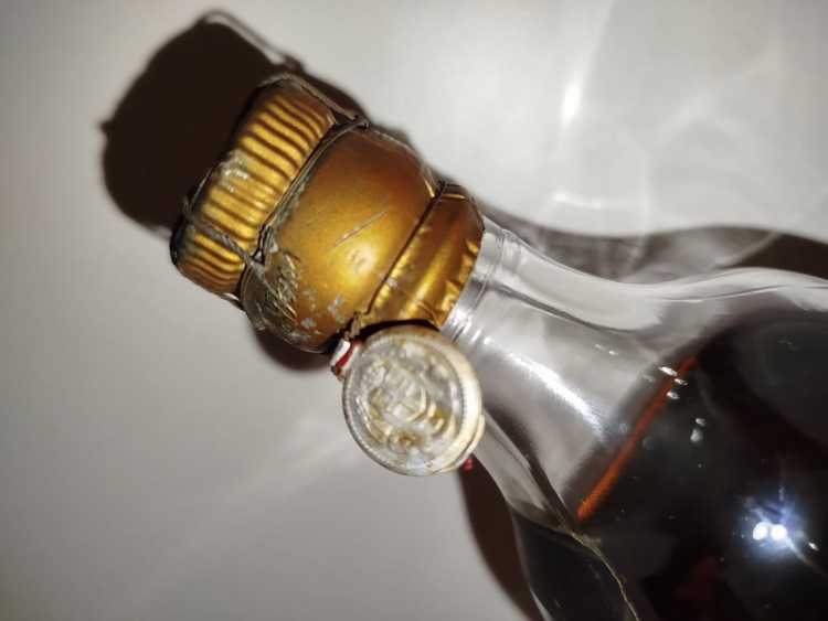 Johnnie Walker Extra Special Highland Whisky, no size, no abv; Guaranteed Over 12 years Old, By appointment to the late King George V Johnnie Walker Extra Special Highland Whisky, no size, no abv; Guaranteed Over 12 years Old, By appointment to the late King George V