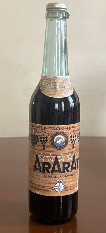 Армянский "Арарат 5 лет" 1986 года. 0,5 л . Экспортный. 2 Армянский "Арарат 5 лет" 1986 года. 0,5 л . Экспортный. 2