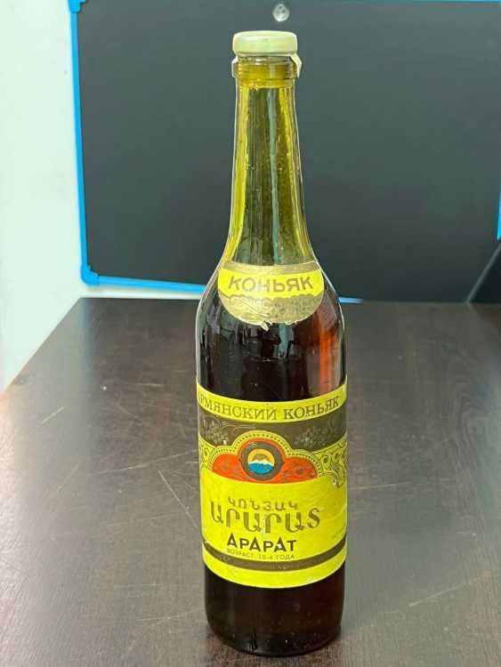 Армянский "Арарат 3,5-4 года" 80-е года. 0,5 л. СССР.