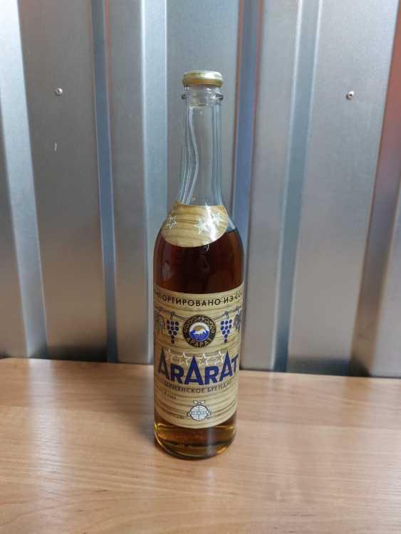Армянский коньяк "Арарат 4 звезды" экспорт. 70-е. 0,5 литра. 