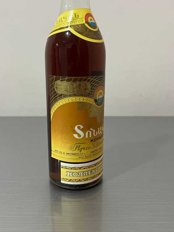 Армянский "Праздничный 15 лет" 1977 года. КОЛЛЕКЦИОННЫЙ. 0,5 л. СССР.