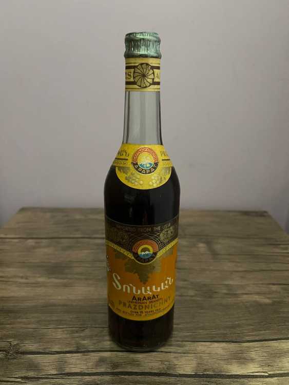 Армянский "Праздничный 15 лет" 1980 года. КОЛЛЕКЦИОННЫЙ. 0,5 л. СССР. 