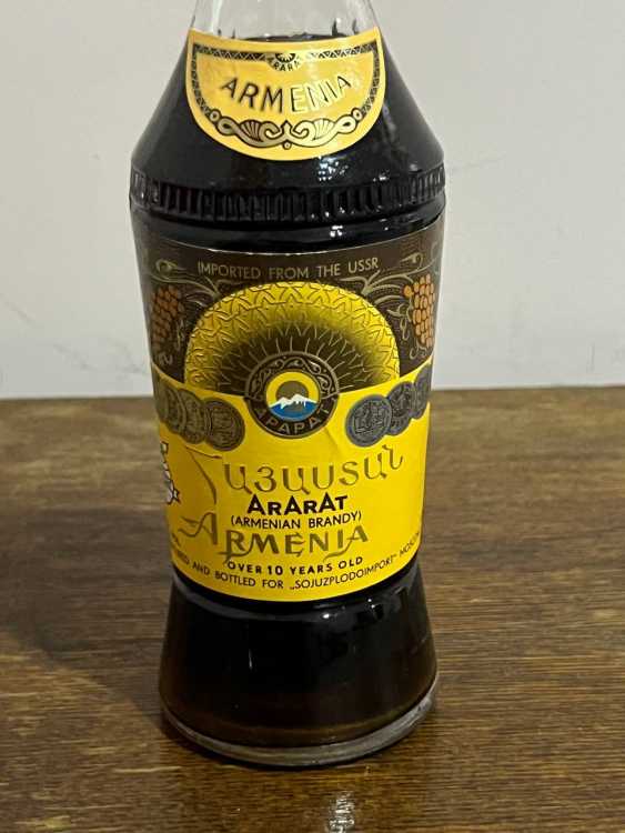 Армянский "Армения 10 лет" 80-е. 0,5 л. Экспортный. СССР. 