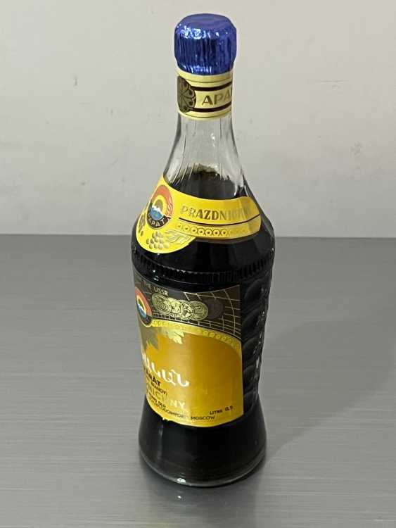 Армянский "Праздничный 15 лет" 0,5 л. 80-е. Экспортный. СССР. 