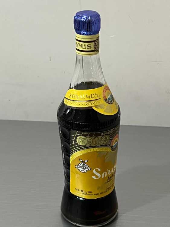 Армянский "Праздничный 15 лет" 0,5 л. 80-е. Экспортный. СССР. 