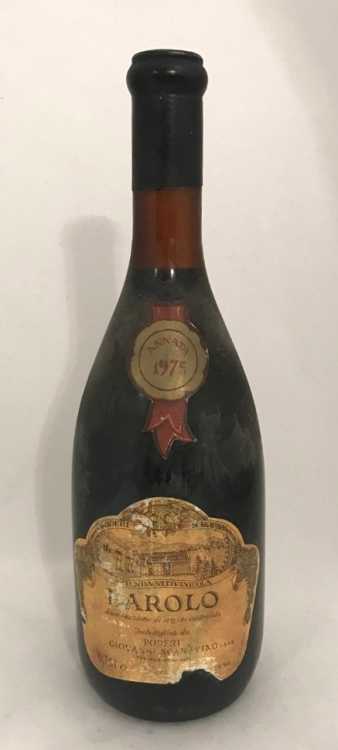 Вино "Barolo  Poderi Giovanni Scanavino" 1975 года.