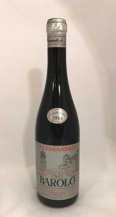 Вино "Barolo Alessandria Poderi In La Morra E Serralunga d'Alba" 1964 года.