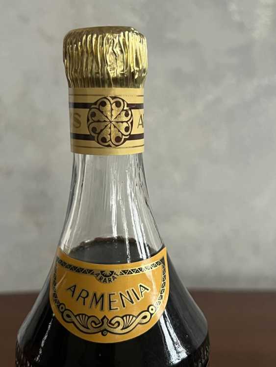 Армянский "Армения 10 лет" 0,5 л. СССР. 80-е года.