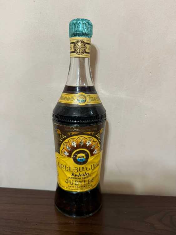 Армянский "Юбилейный 10 лет" 80-е года. 0,5 л. СССР. 1