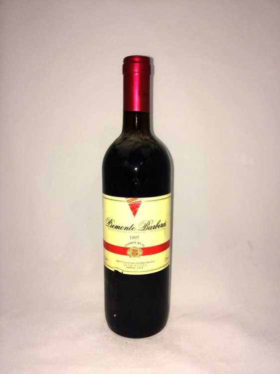 Вино "Piemonte Barbera" 1997 года.