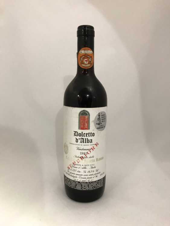 Вино "Dolcetto d'Alba Cantina della Porta Rossa" 1982 года.