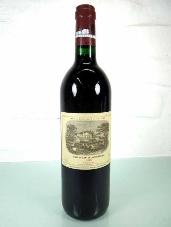 Вино "Chateau Lafite Rothschild" 1992 года.