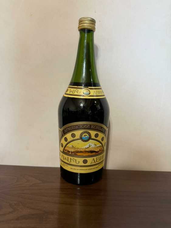 Армянский "Двин 10 лет" 80-е  года. 0,75 л. СССР.